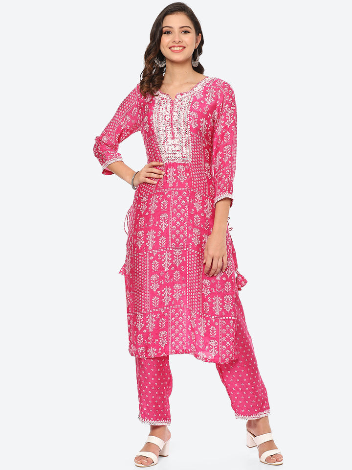 Mirror Neck Embroidered Muslin Kurta With Pant