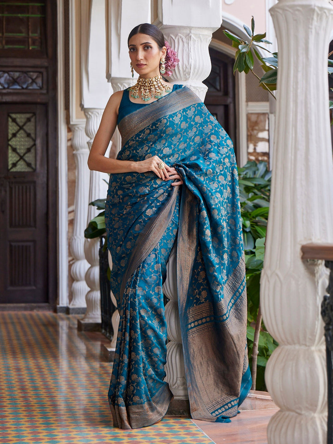 Floral Antique Jaal Crepe Plain Saree