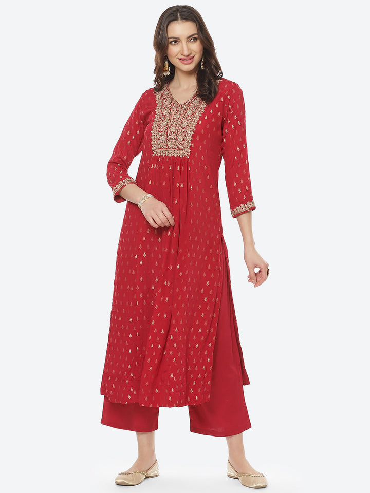 Embroidered Neck Zari Crepe Kurti With Pant