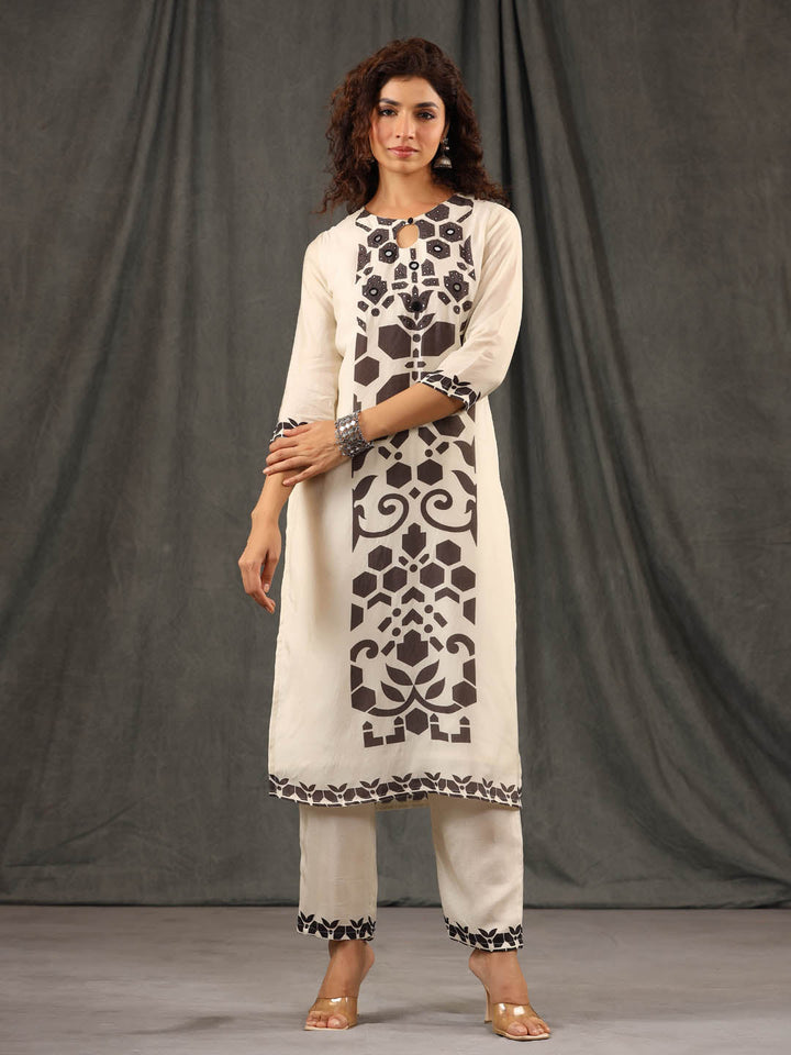 Neck Embroidered Muslin Kurta With Pants