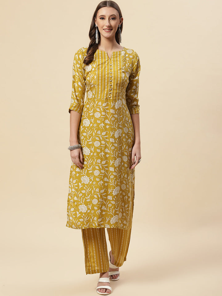 Floral Printed Muslin Kurta With Pants