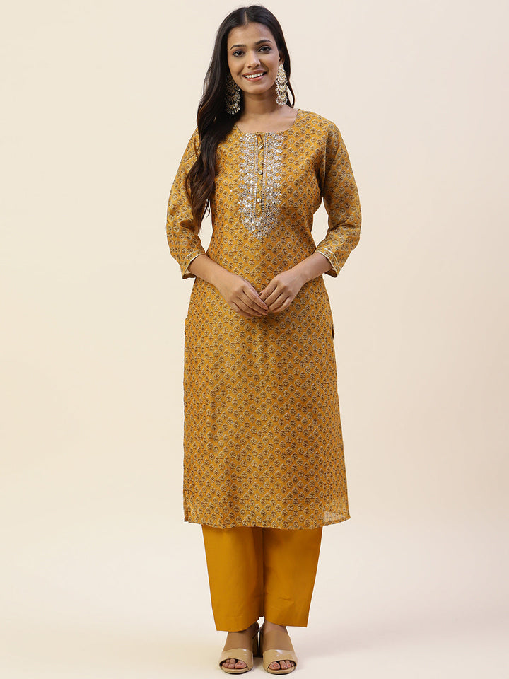 Printed &amp; Yoke Embroidered Chanderi Kurta With Pants