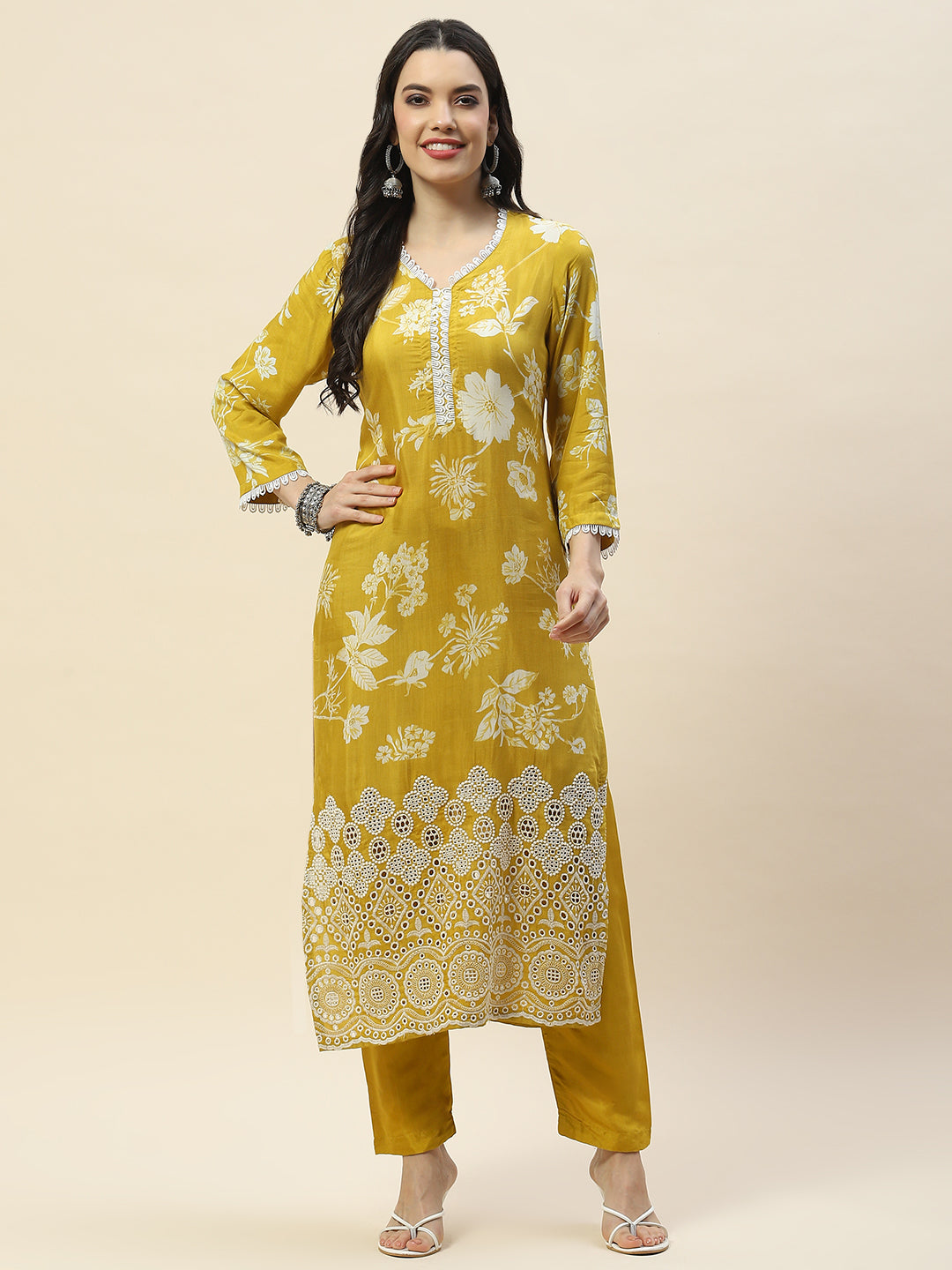 Printed &amp; Embroidered Muslin Kurta With Pants