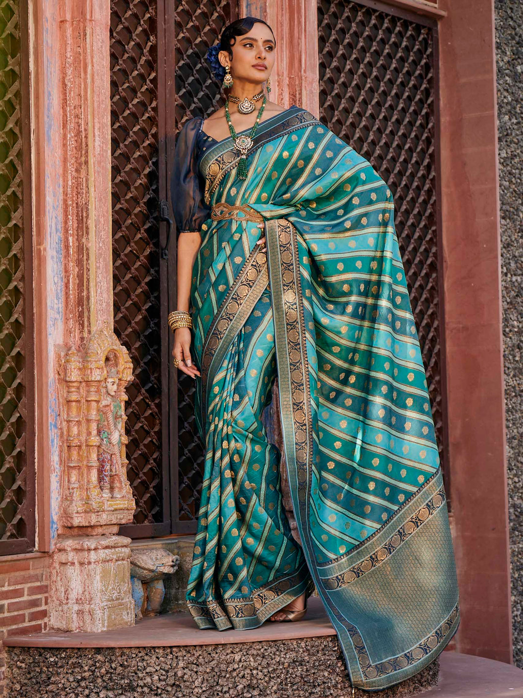 Zari Booti Dola Handloom Woven Saree