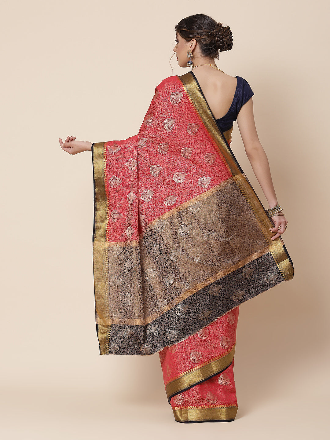 Zari Border Booti Art Handloom Woven Saree