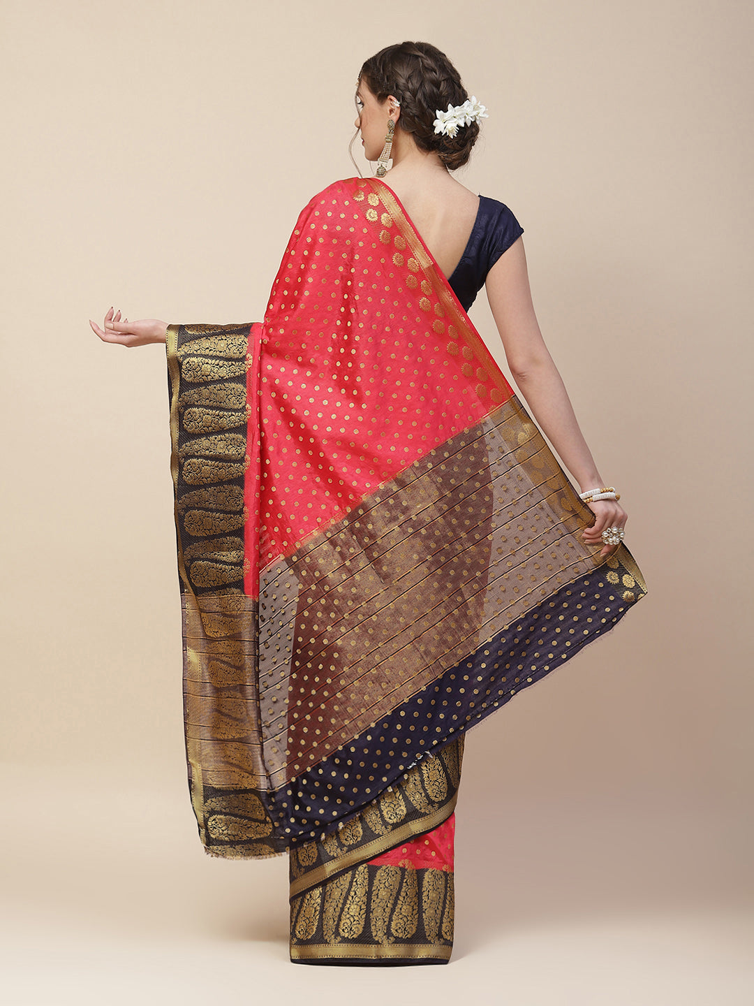 Zari Border Booti Art Handloom Woven Saree