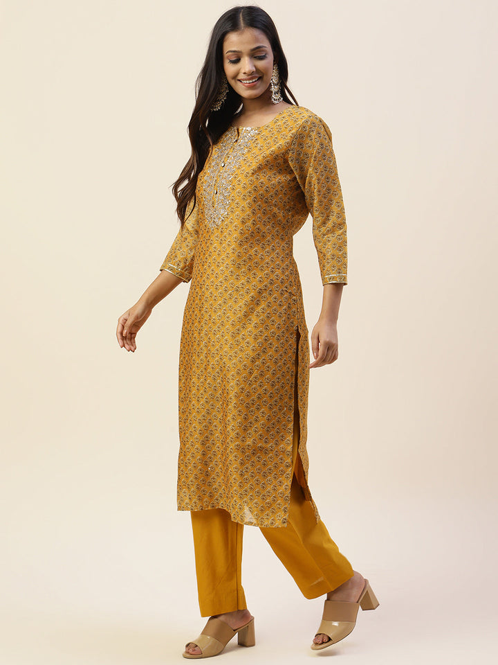Printed &amp; Yoke Embroidered Chanderi Kurta With Pants