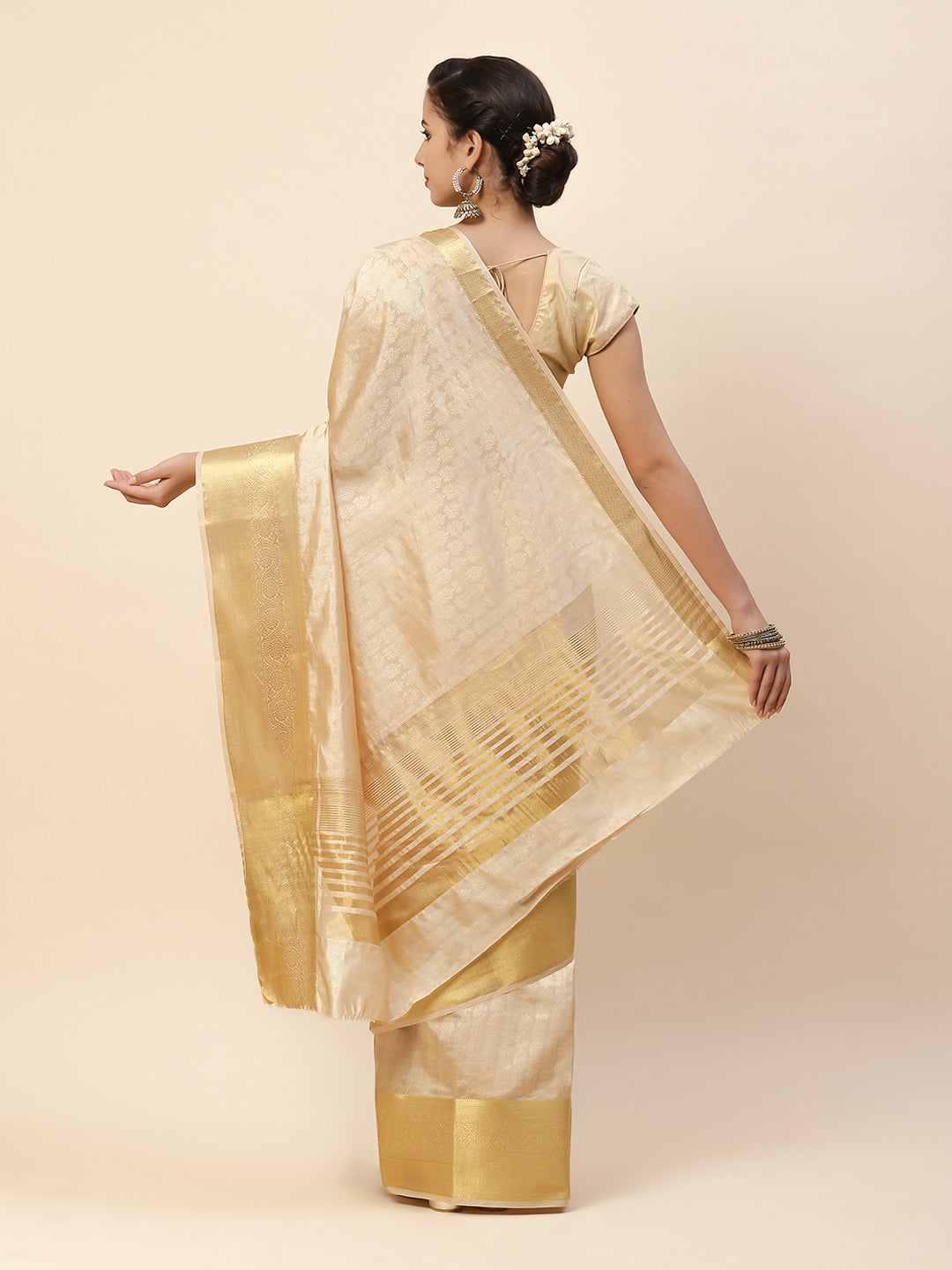 Plain Zari Border Art Handloom Woven Saree