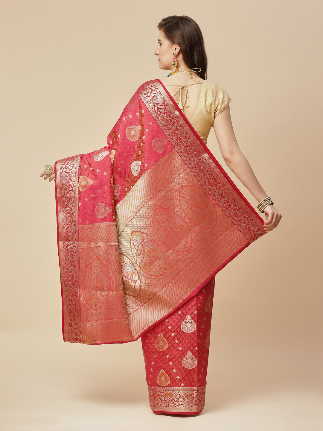 Zari Border Booti Art Handloom Woven Saree
