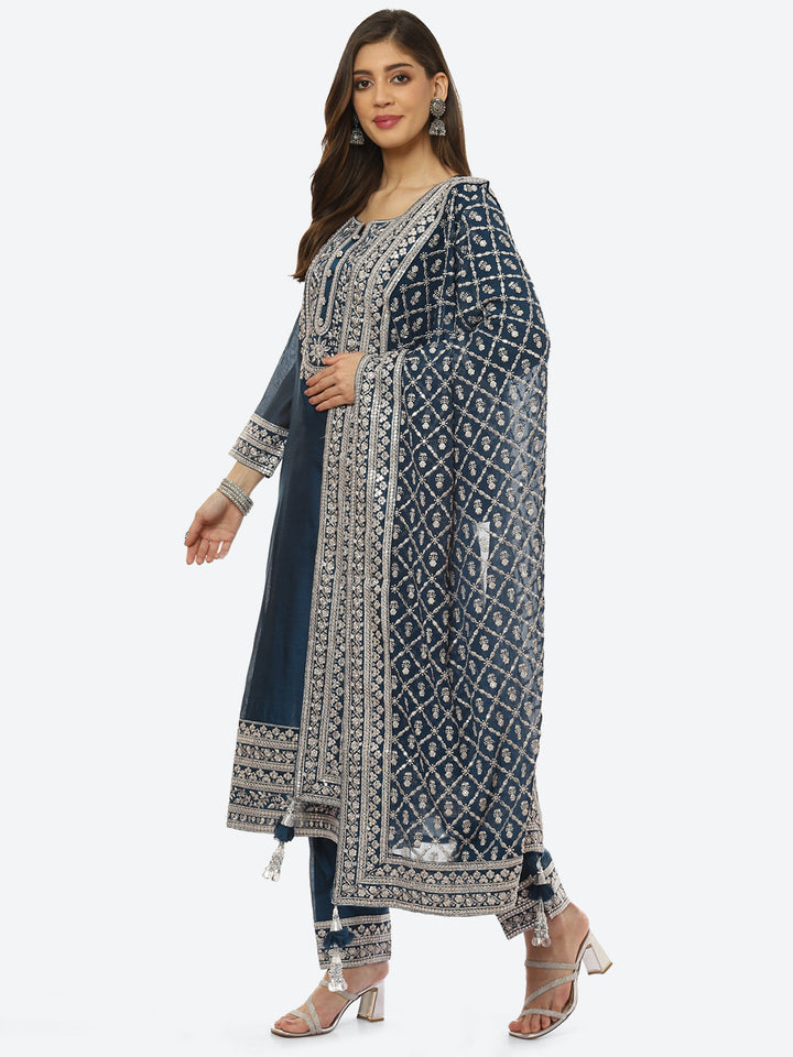 Resham Neck Ghera Chanderi kurta With Pant &amp; Dupatta