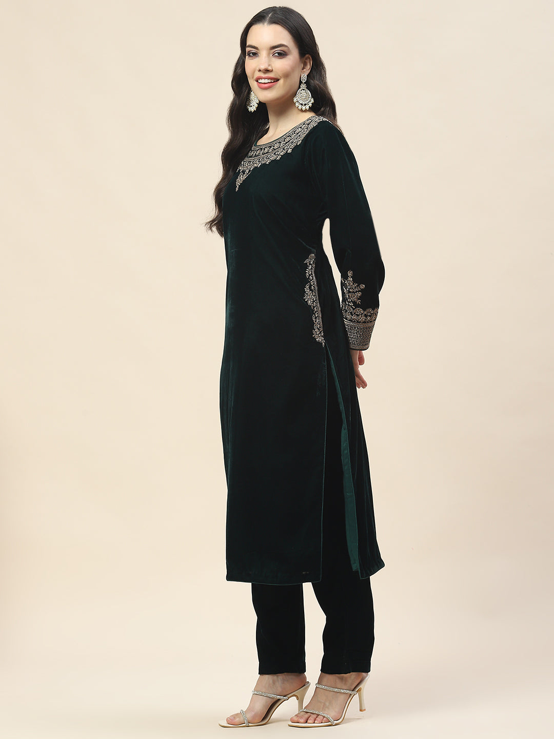 Neck Embroidered Velvet Kurta With Pants