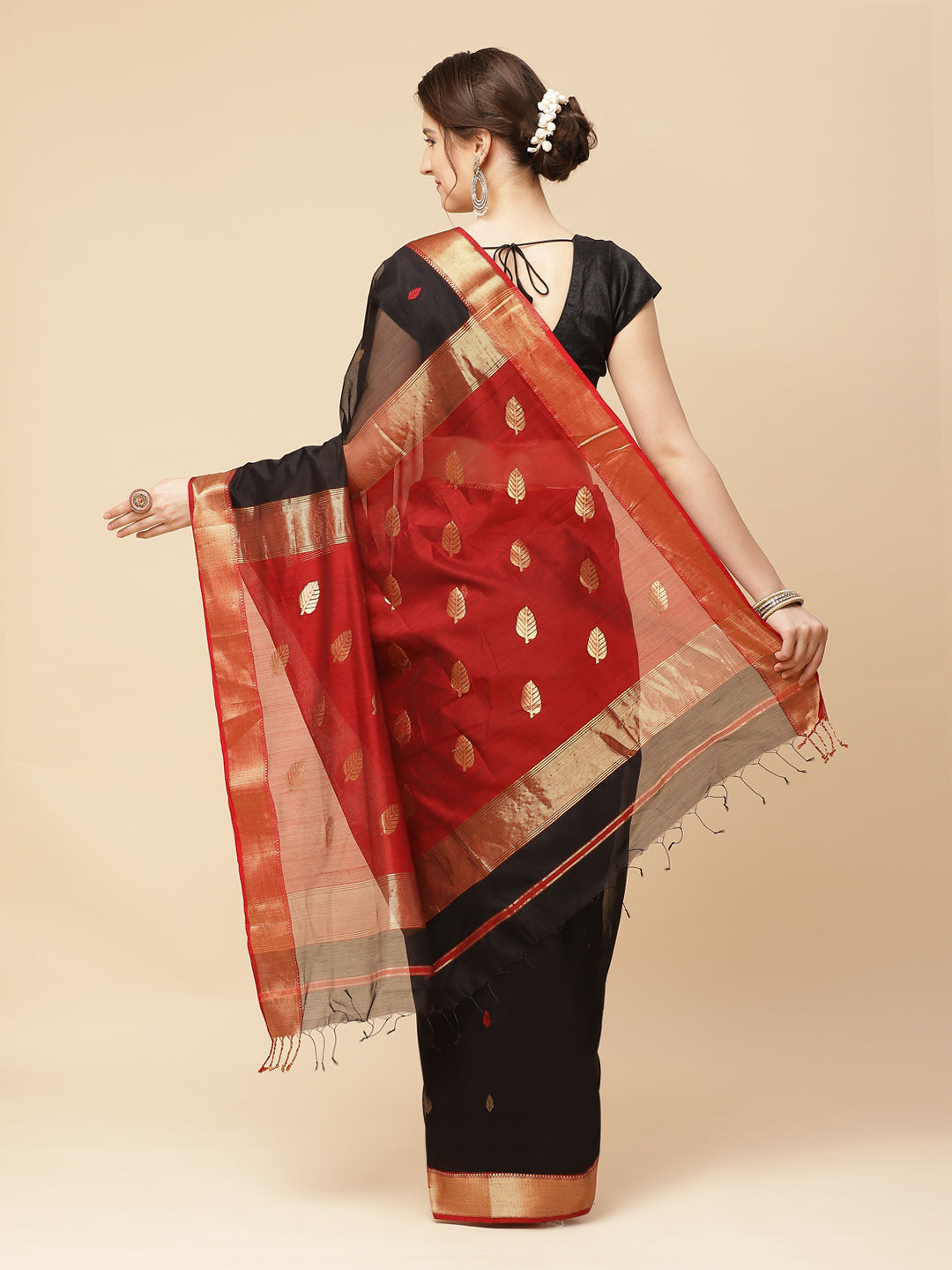 Zari Border Booti Cotton Woven Saree