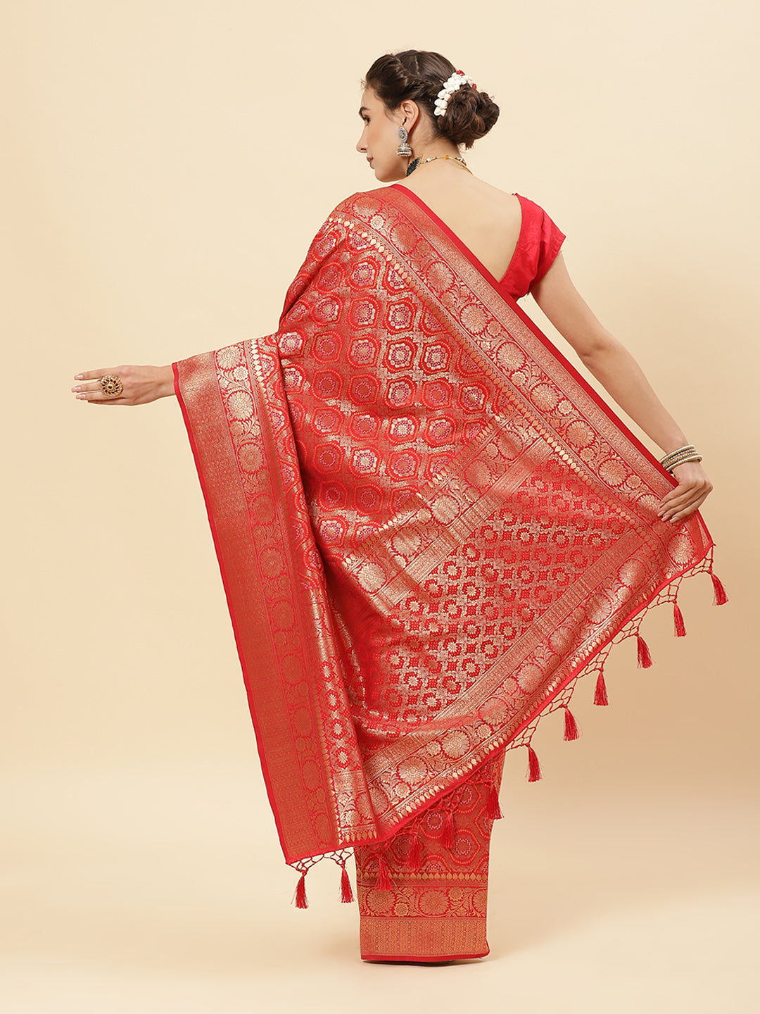 Bandhez Art Handloom Saree with Zari Border