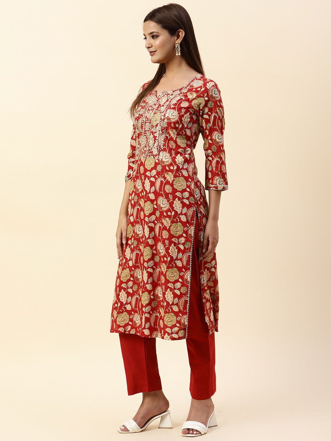 Printed &amp; Neck Embroidered Muslin Kurta With Pants
