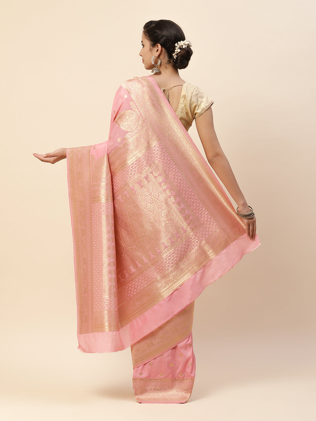 Zari Border Booti Art Handloom Woven Saree