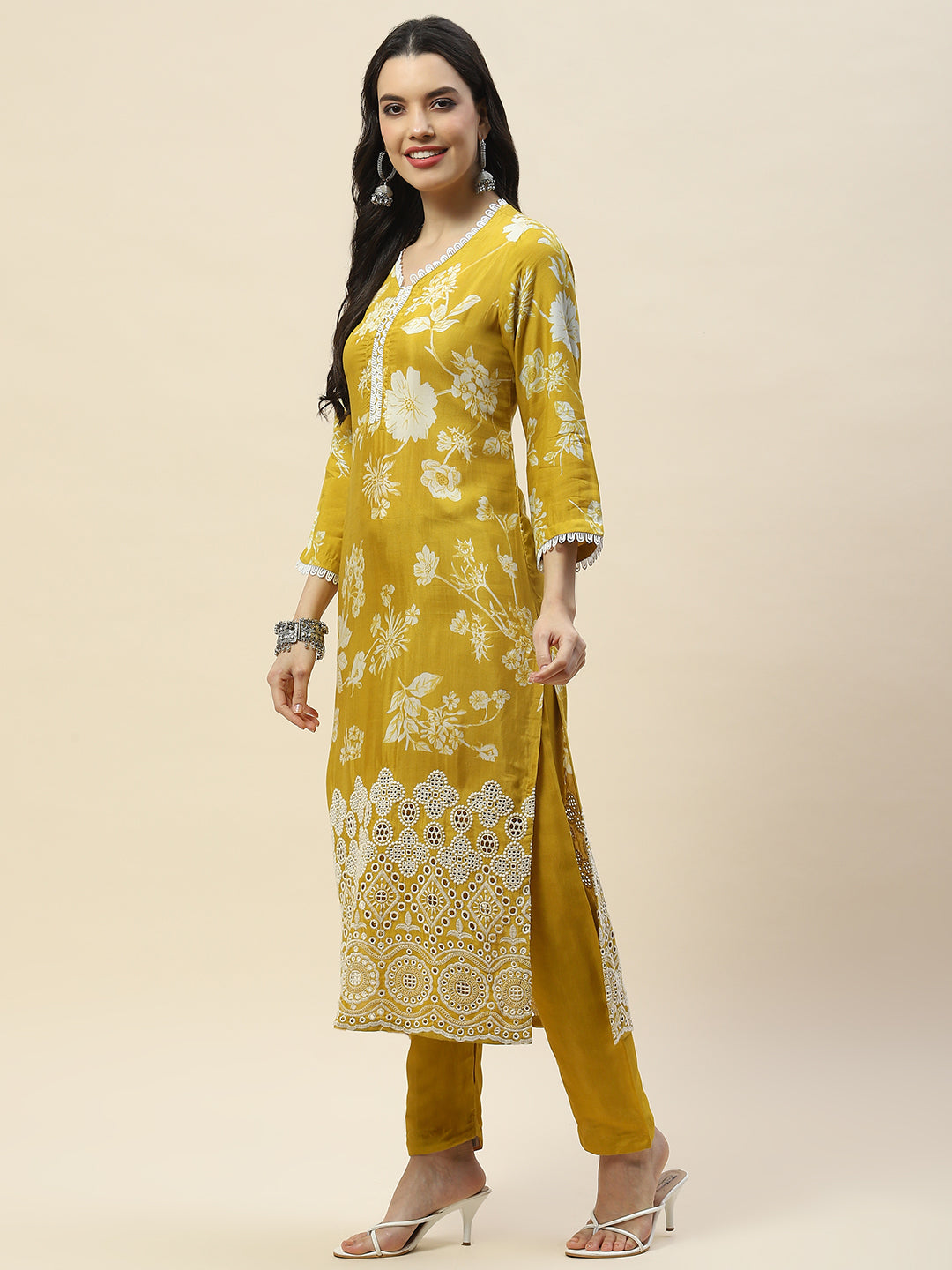 Printed &amp; Embroidered Muslin Kurta With Pants