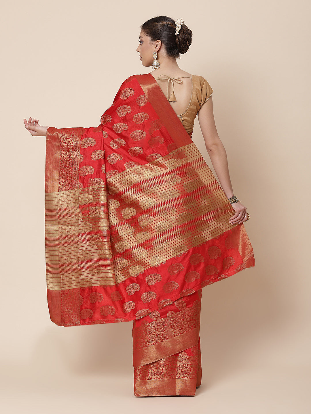 Zari Border Booti Art Handloom Woven Saree