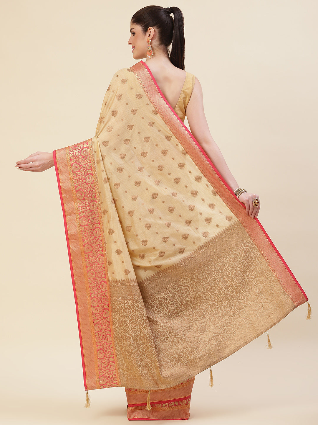 Zari Border Booti Handloom Woven Saree
