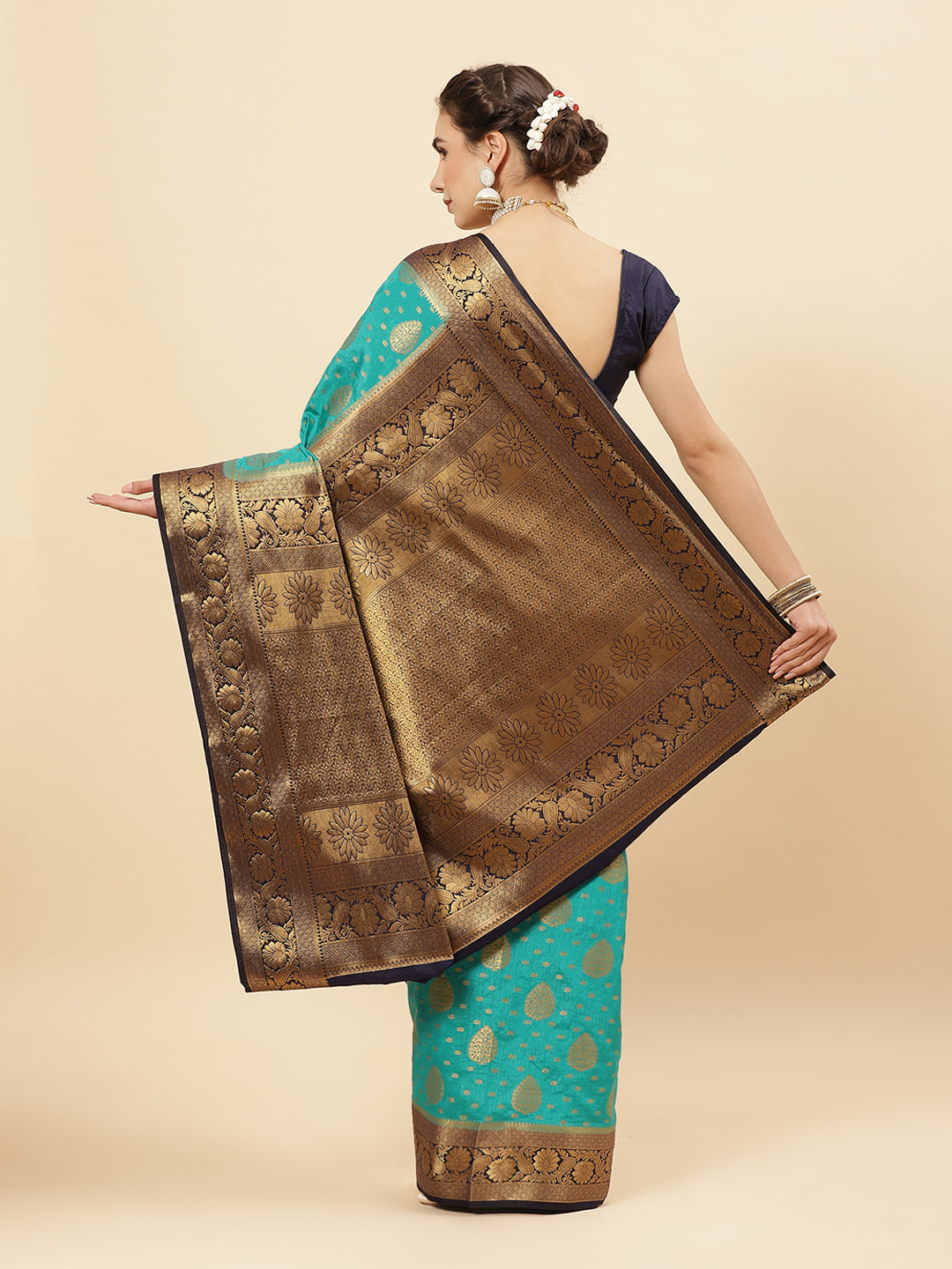 Zari Border Booti Art Handloom Saree With Running Blouse