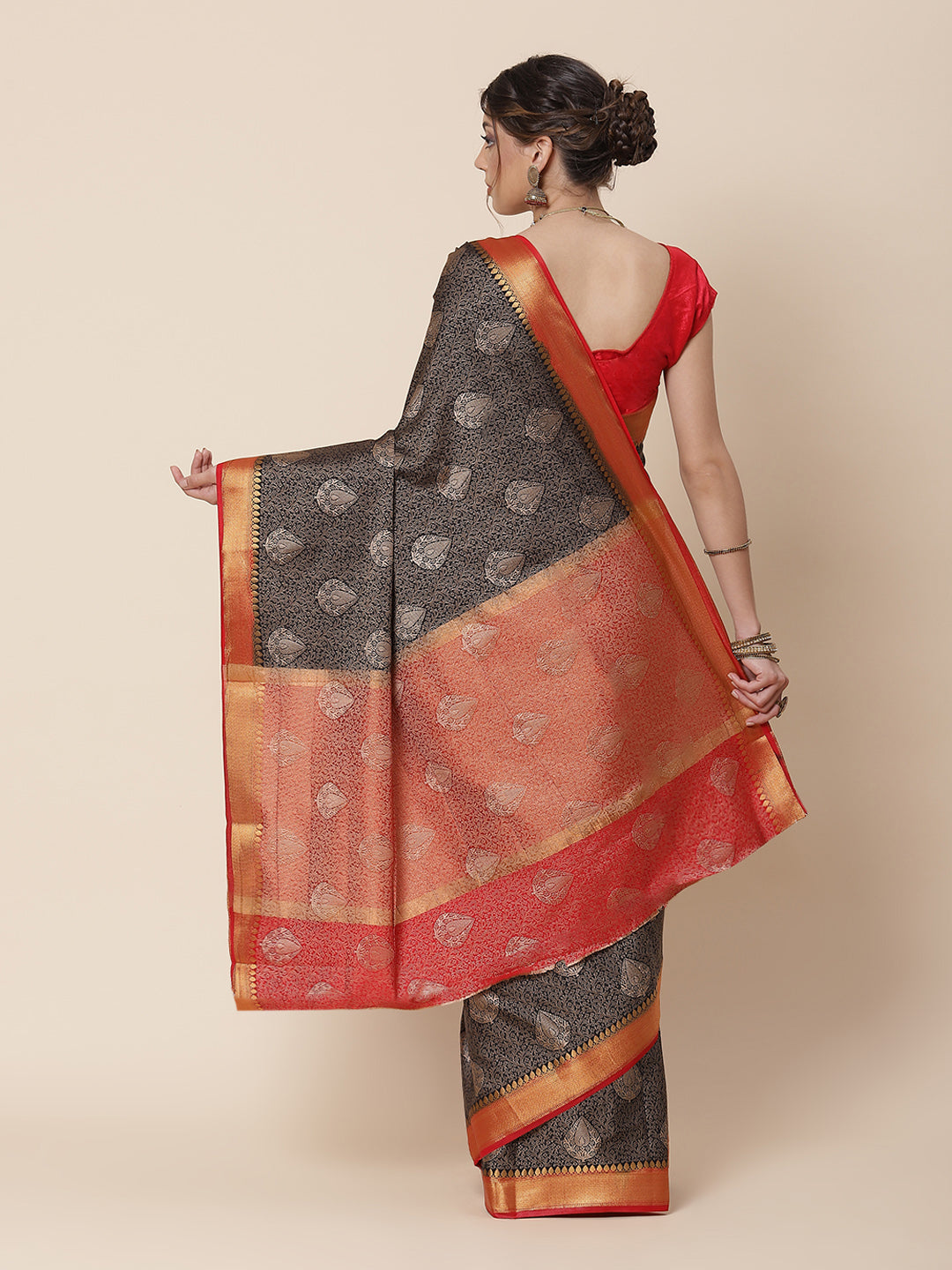 Zari Border Booti Art Handloom Woven Saree