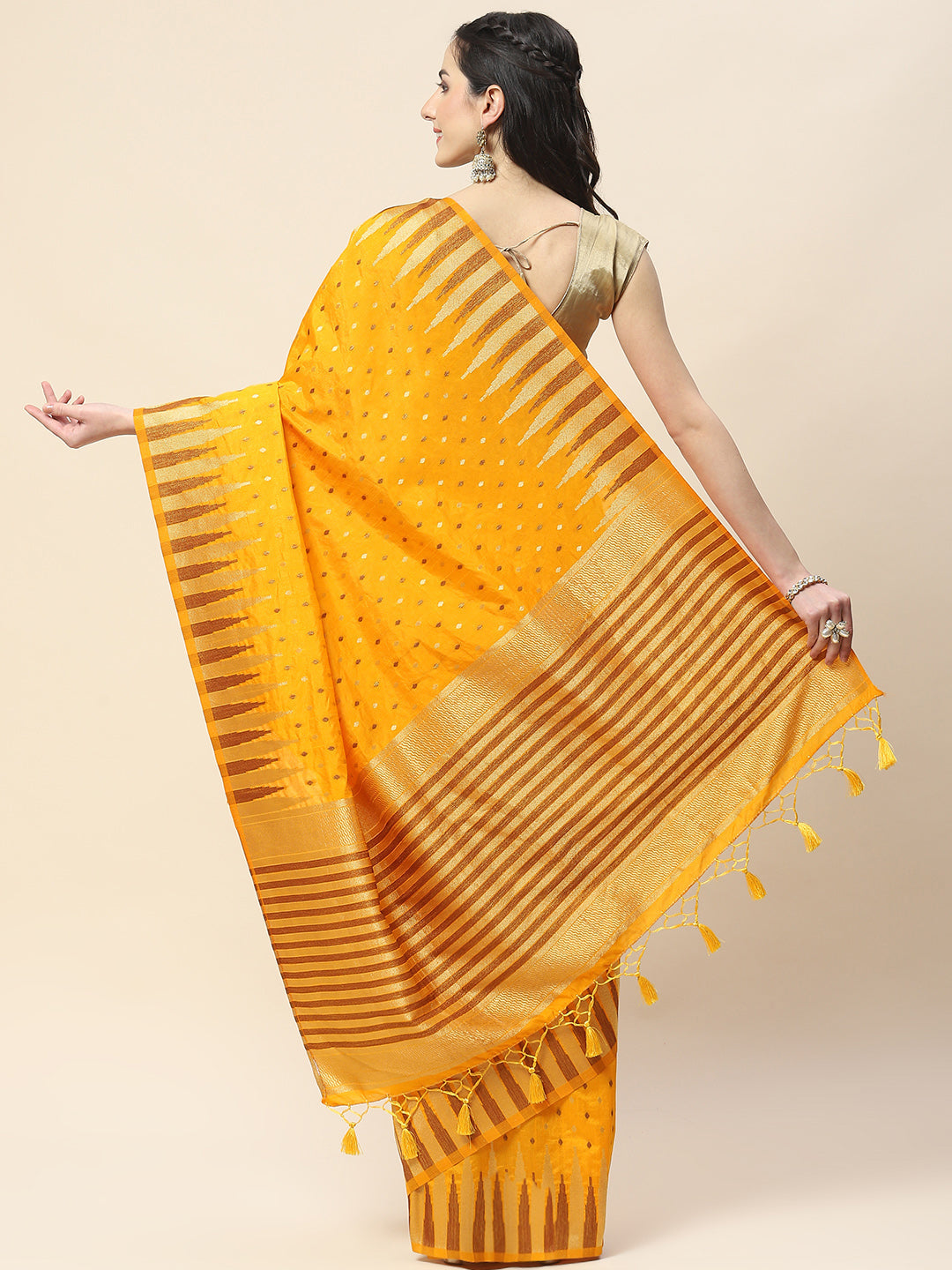 Zari Border Booti Woven Handloom Saree