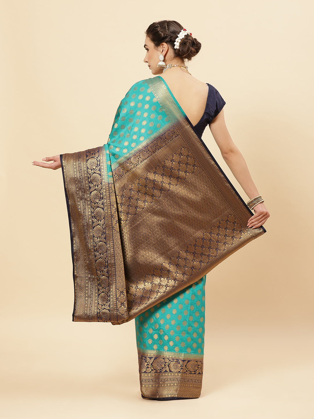 Art Handloom Saree with Zari Border Booti