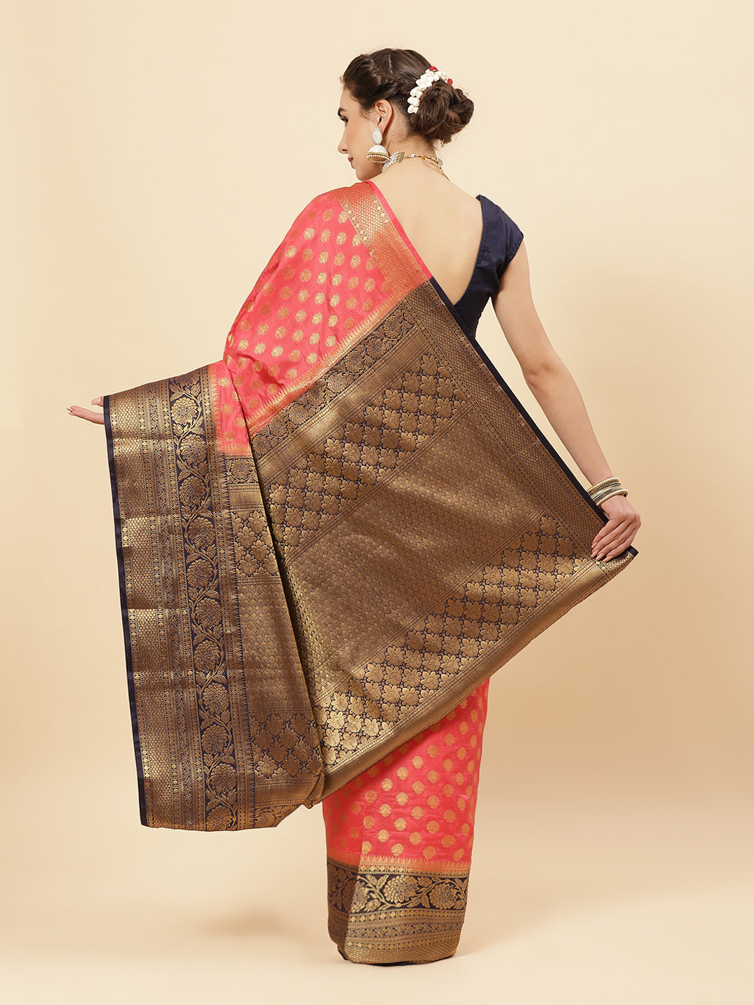 Art Handloom Saree with Zari Border Booti