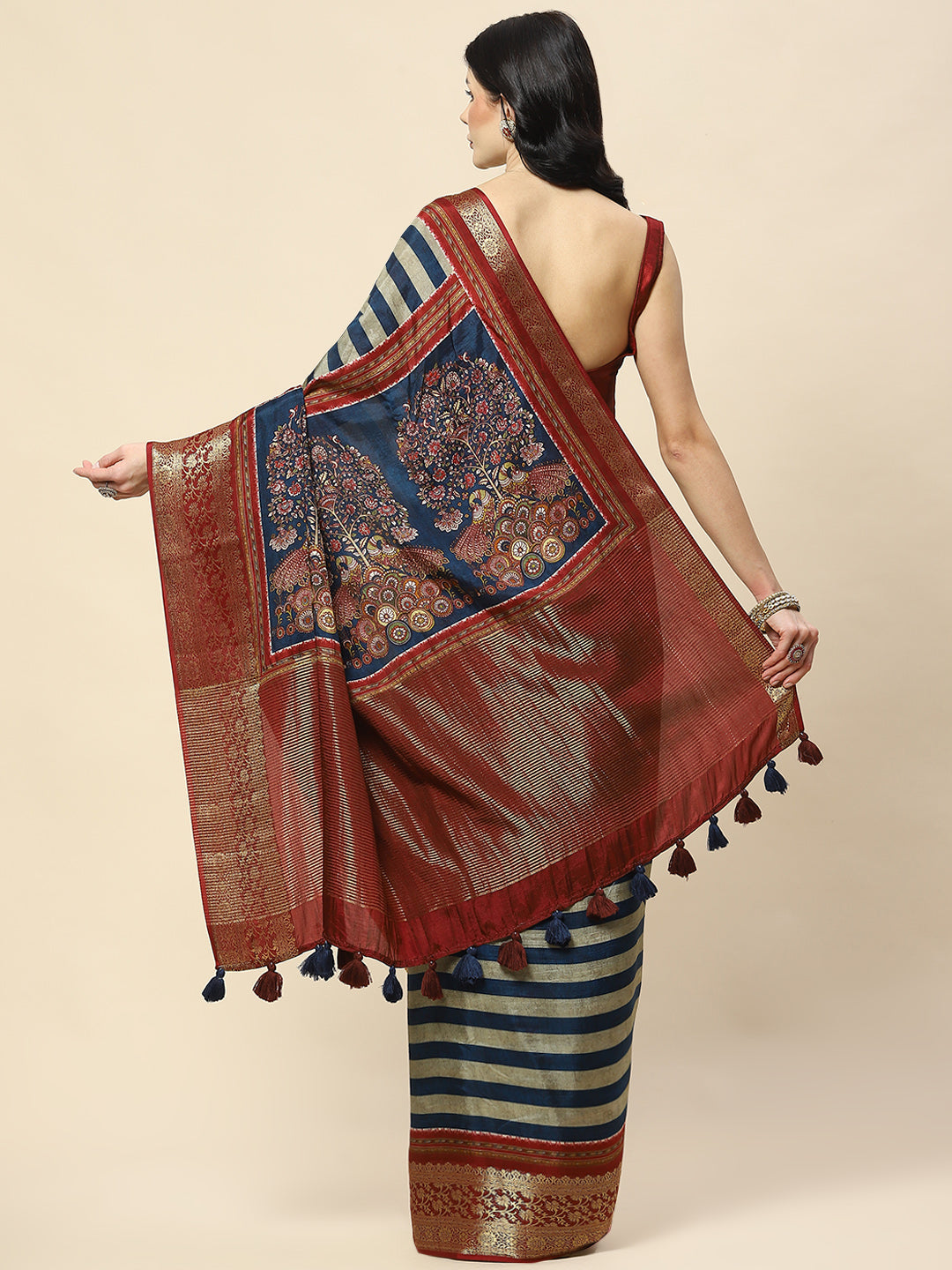Zari Border Abstract Print Handloom Saree