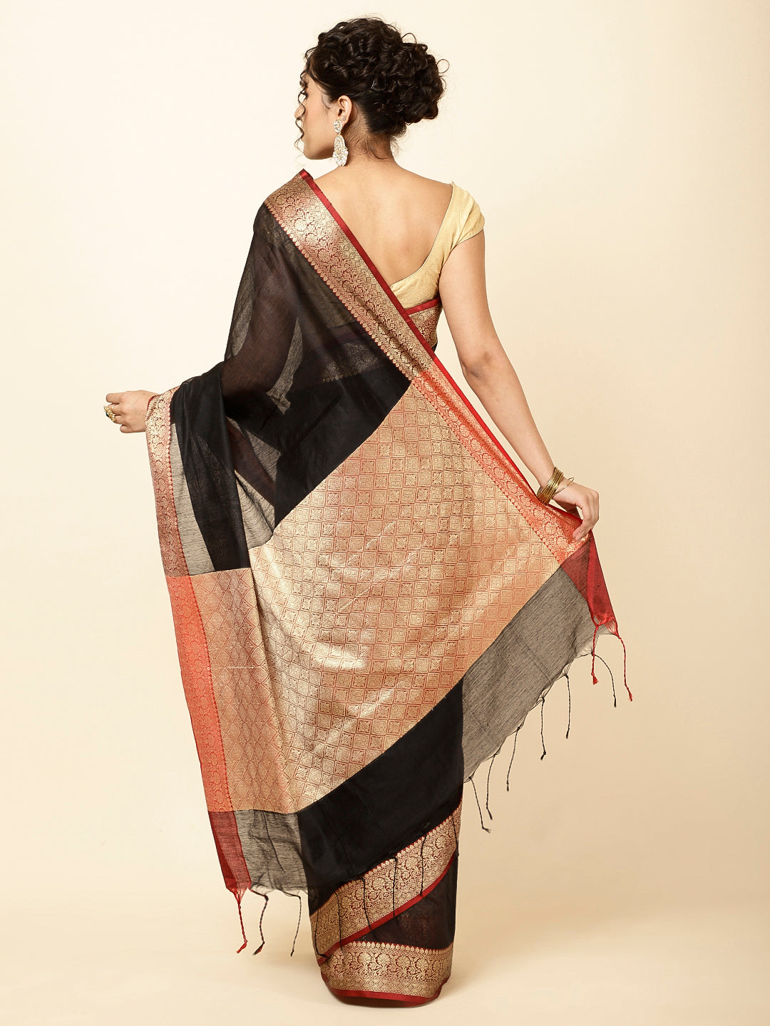 Plain Zari Border Woven Cotton Saree