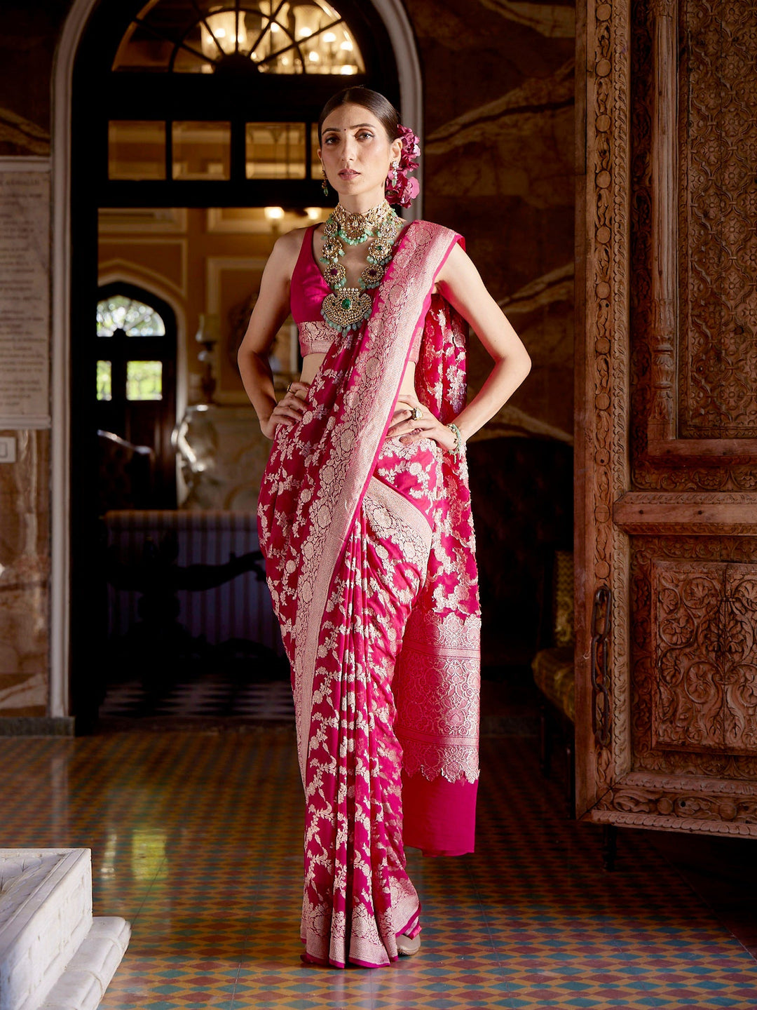 Floral Golden Jaal Georgette Plain Saree