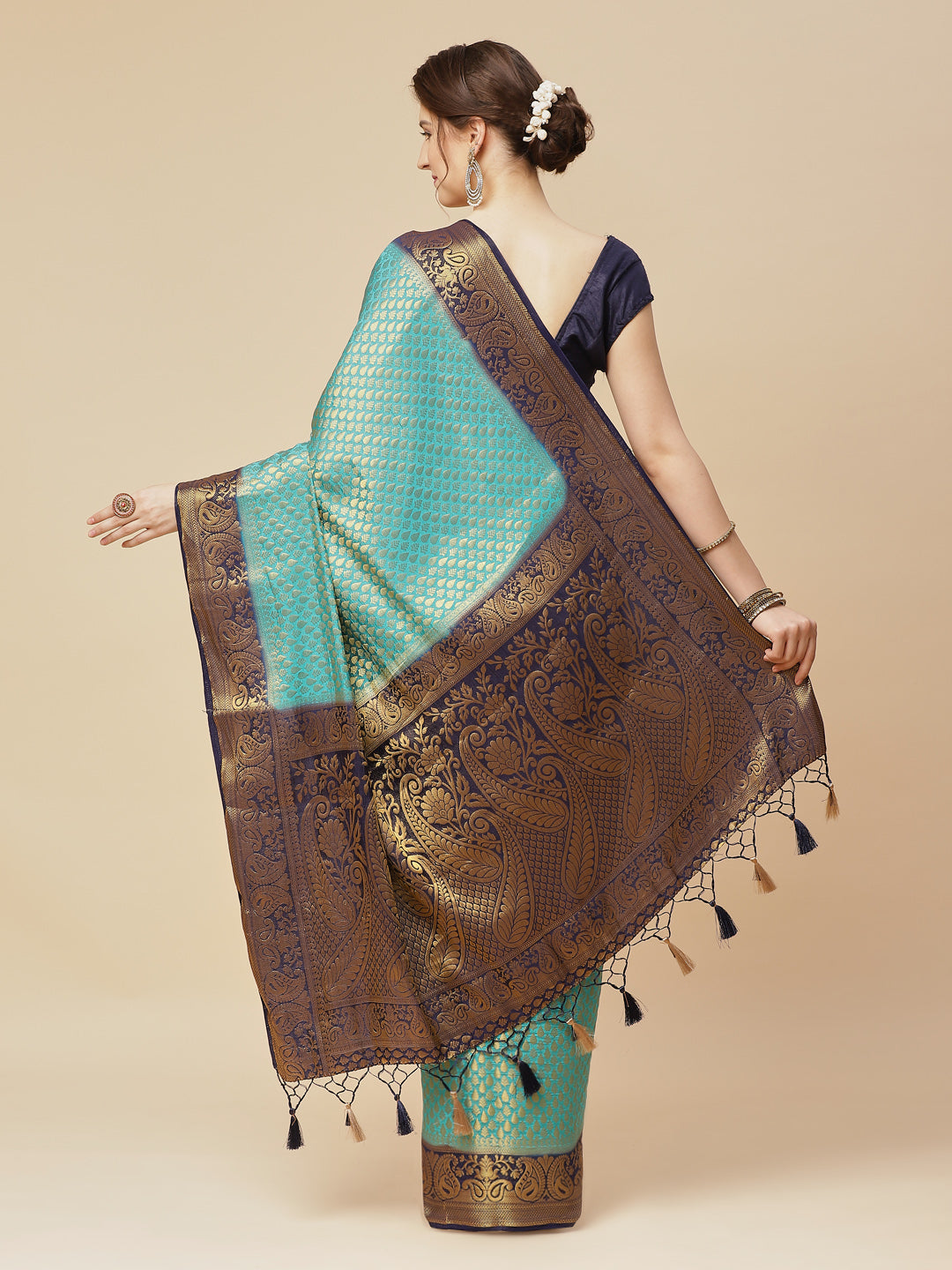 Zari Border Booti Art Handloom Woven Saree