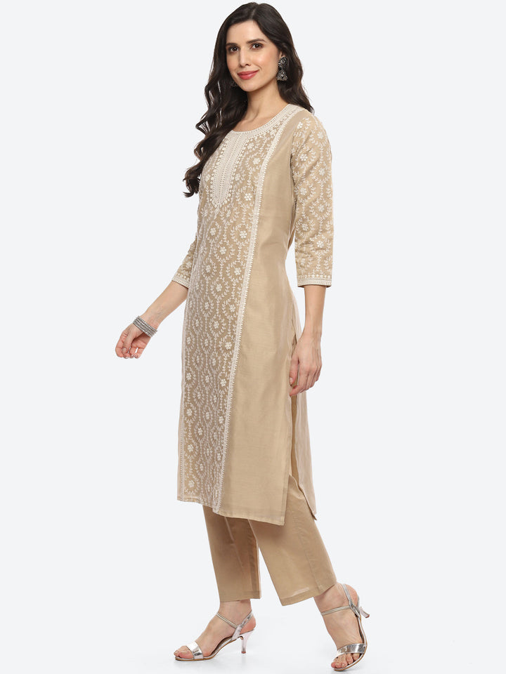 Thread Embroidered Chanderi Kurta With Pant