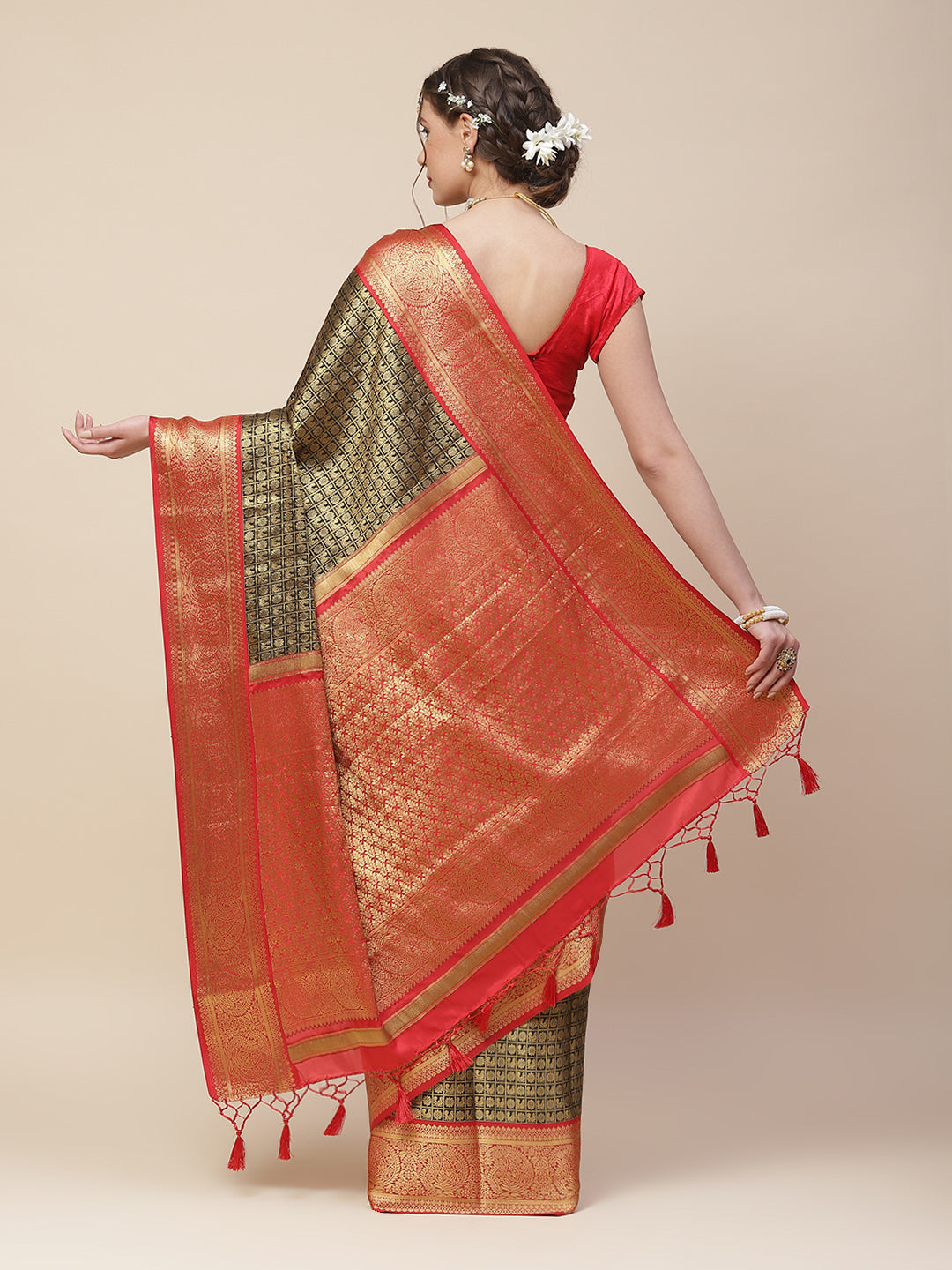 Zari Border Booti Art Handloom Woven Saree