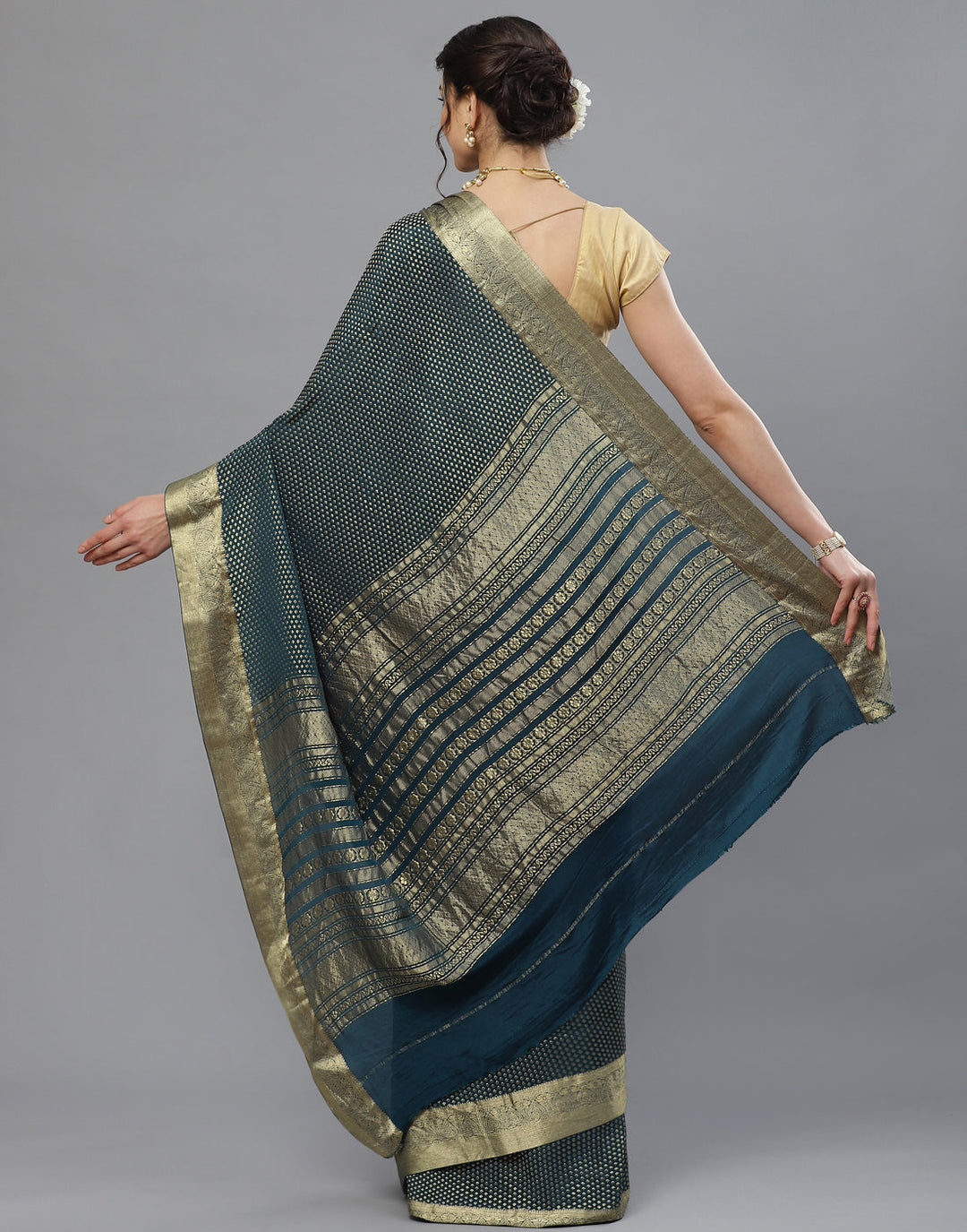 Crepe Saree with Zari Booti Design