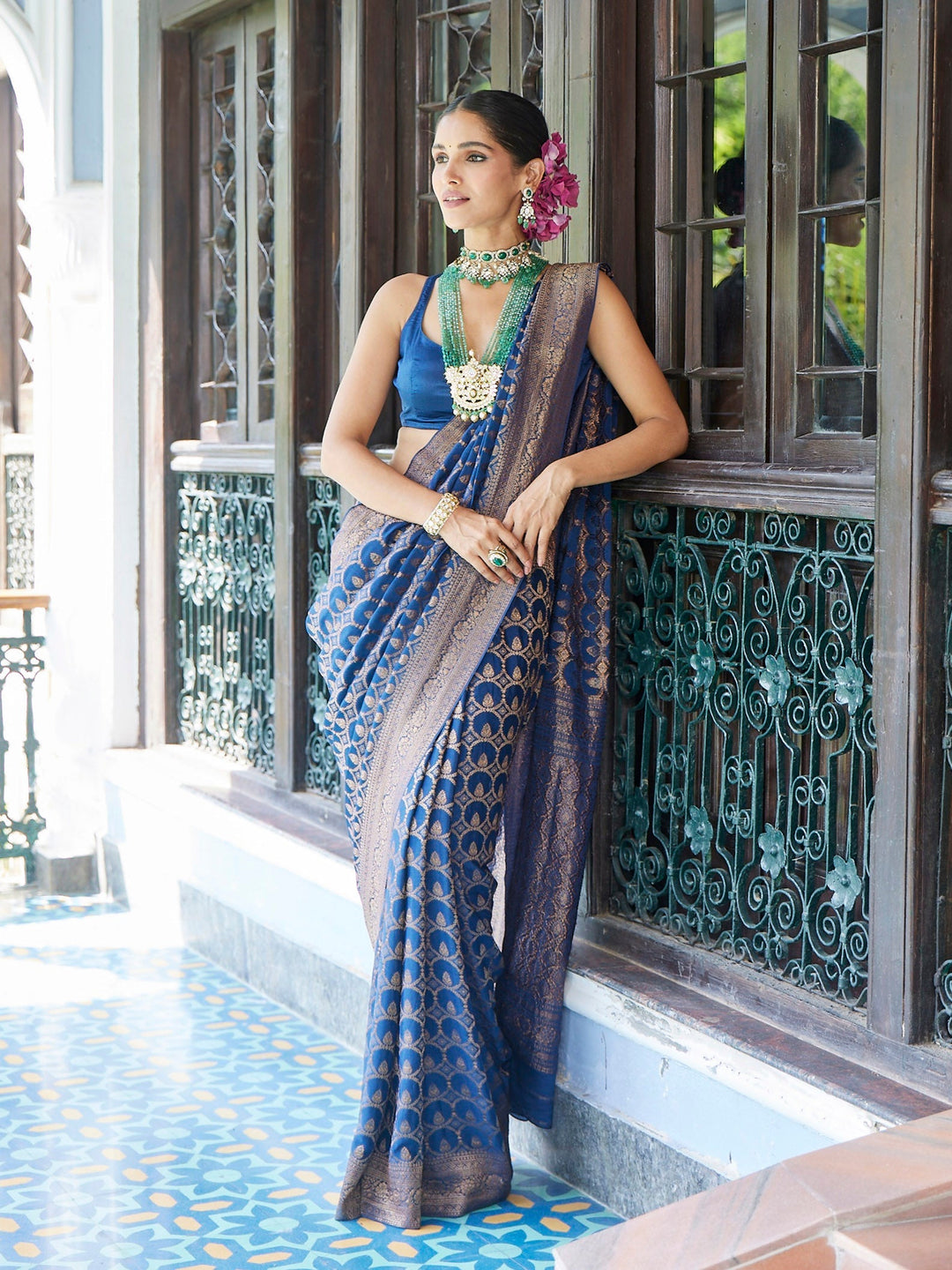 Antique Jaal Crepe Plain Saree