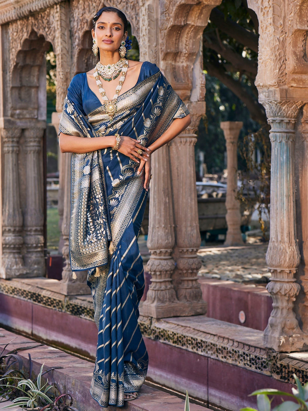 Zari Jaal Handloom Woven Saree