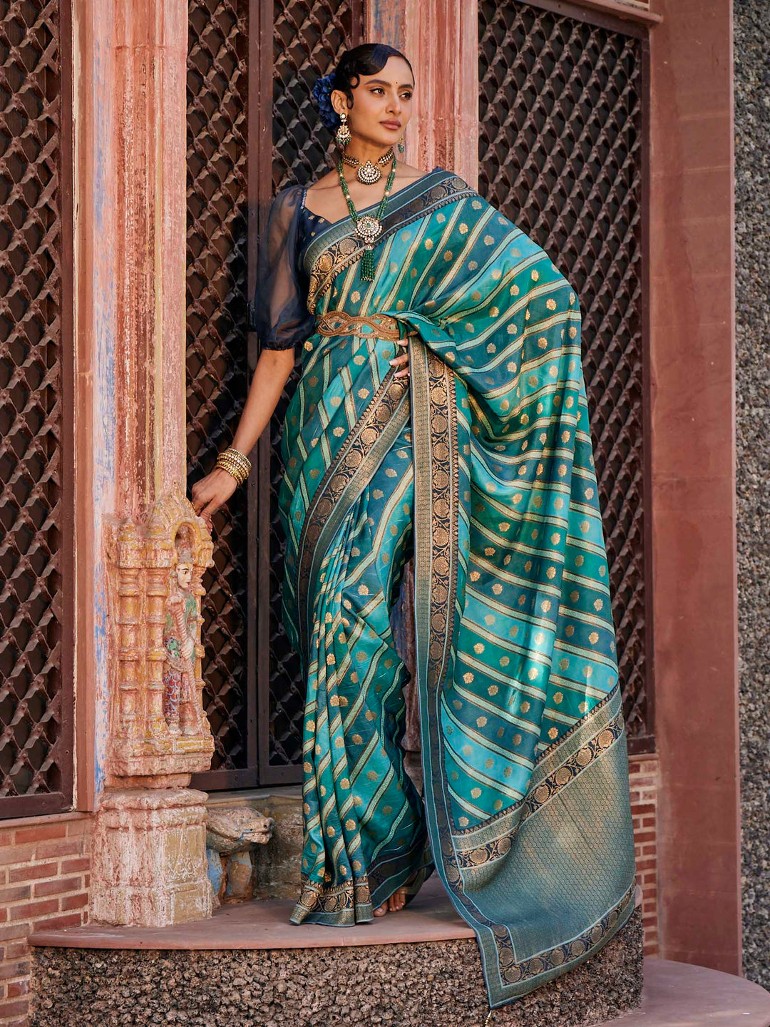 Zari Booti Dola Handloom Woven Saree