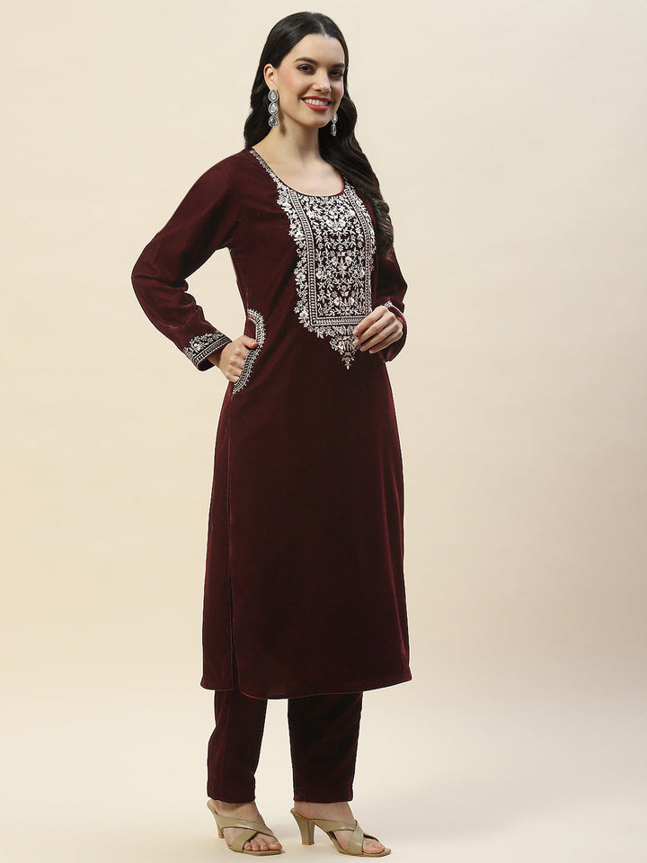 Neck Embroidered Velvet Kurta With Pants