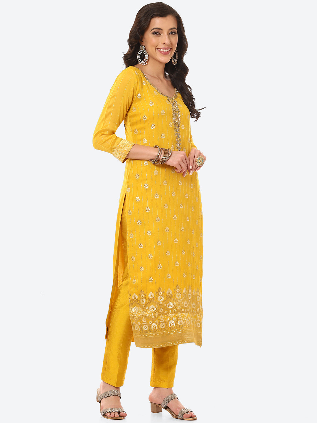 Zari Neck Embroidered Booti Border Kurta With Pant &amp; Dupatta