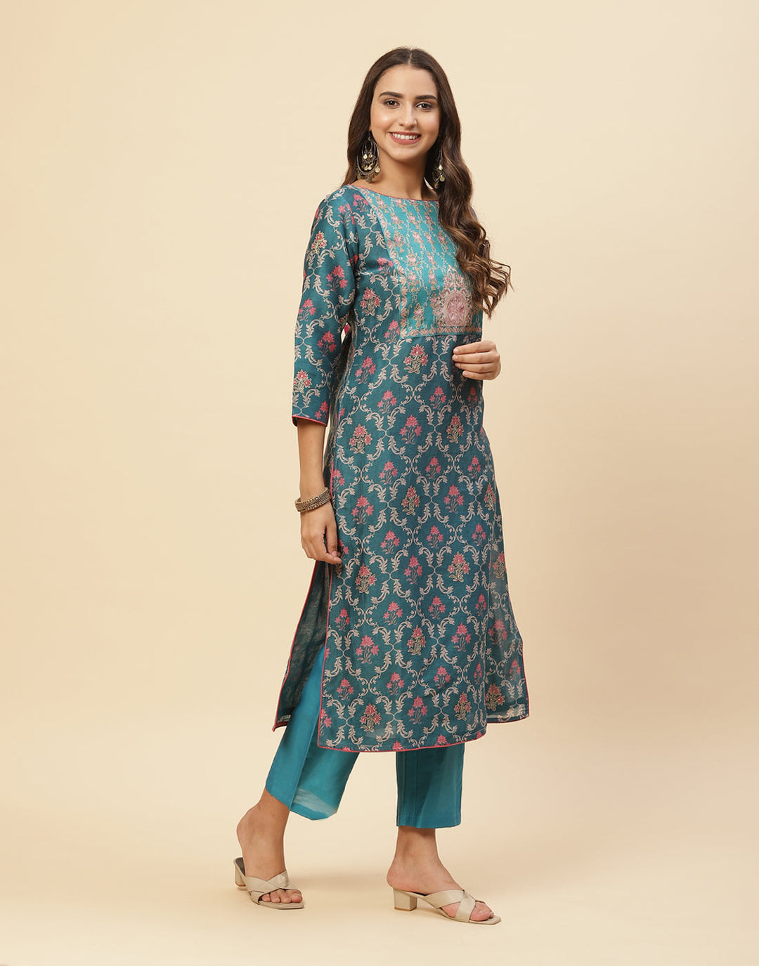 Zari Embroidered Chanderi Kurti With Pant