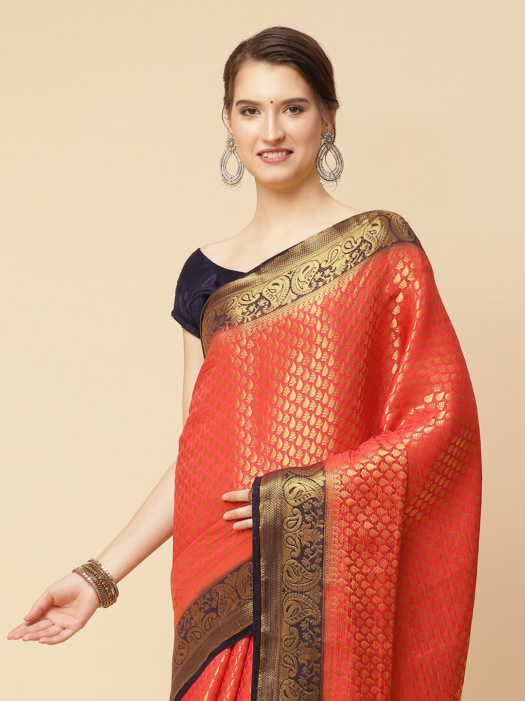 Zari Border Booti Art Handloom Woven Saree