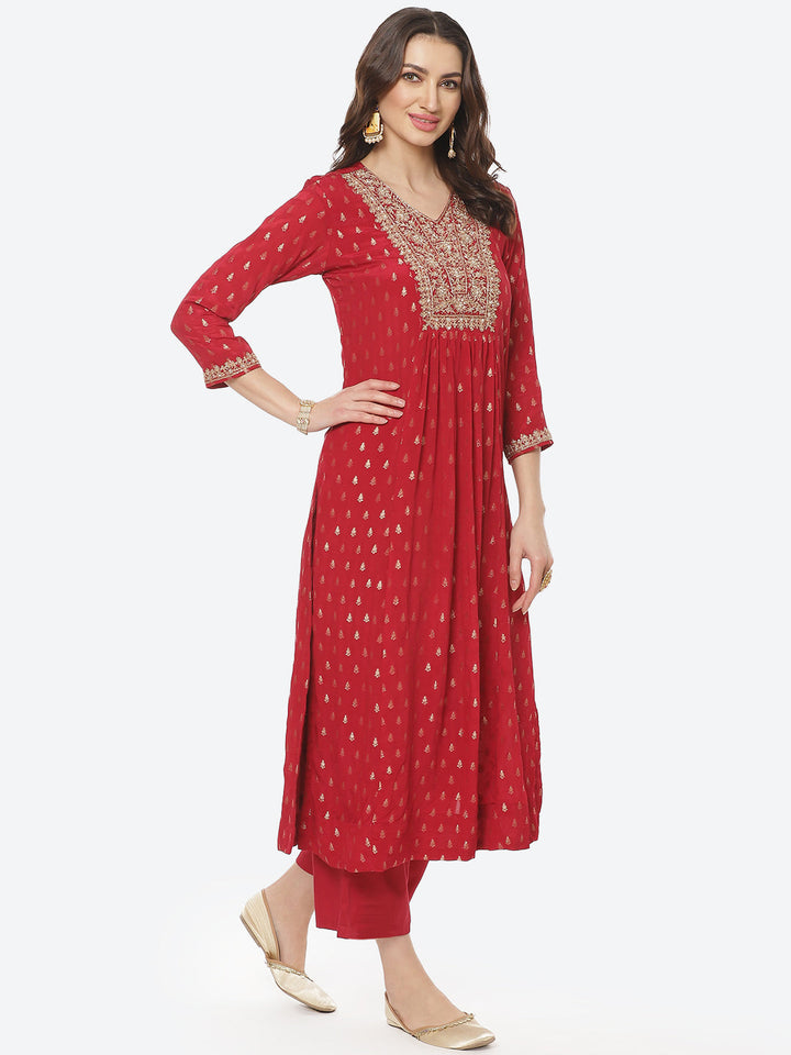Embroidered Neck Zari Crepe Kurti With Pant