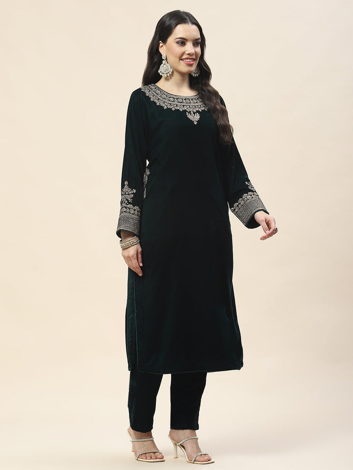 Neck Embroidered Velvet Kurta With Pants