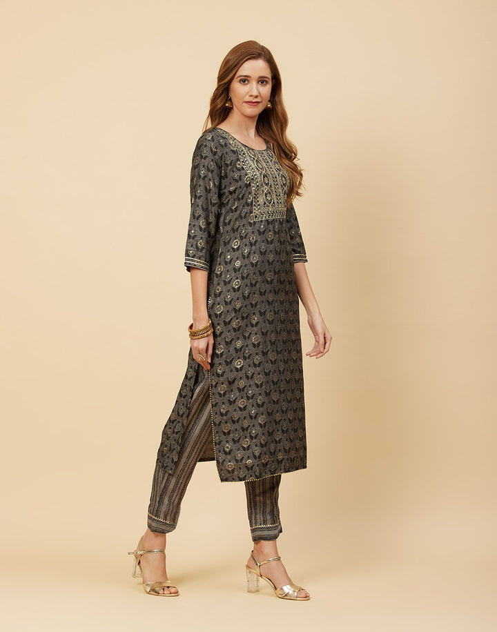 Embroidered Cotton Kurti With Pant