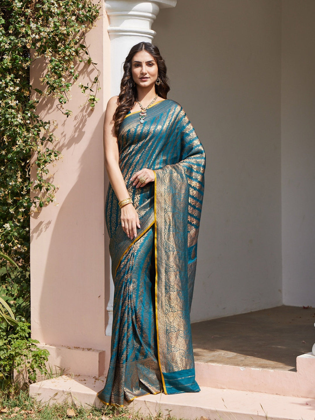 Antique Jaal Crepe Plain Saree
