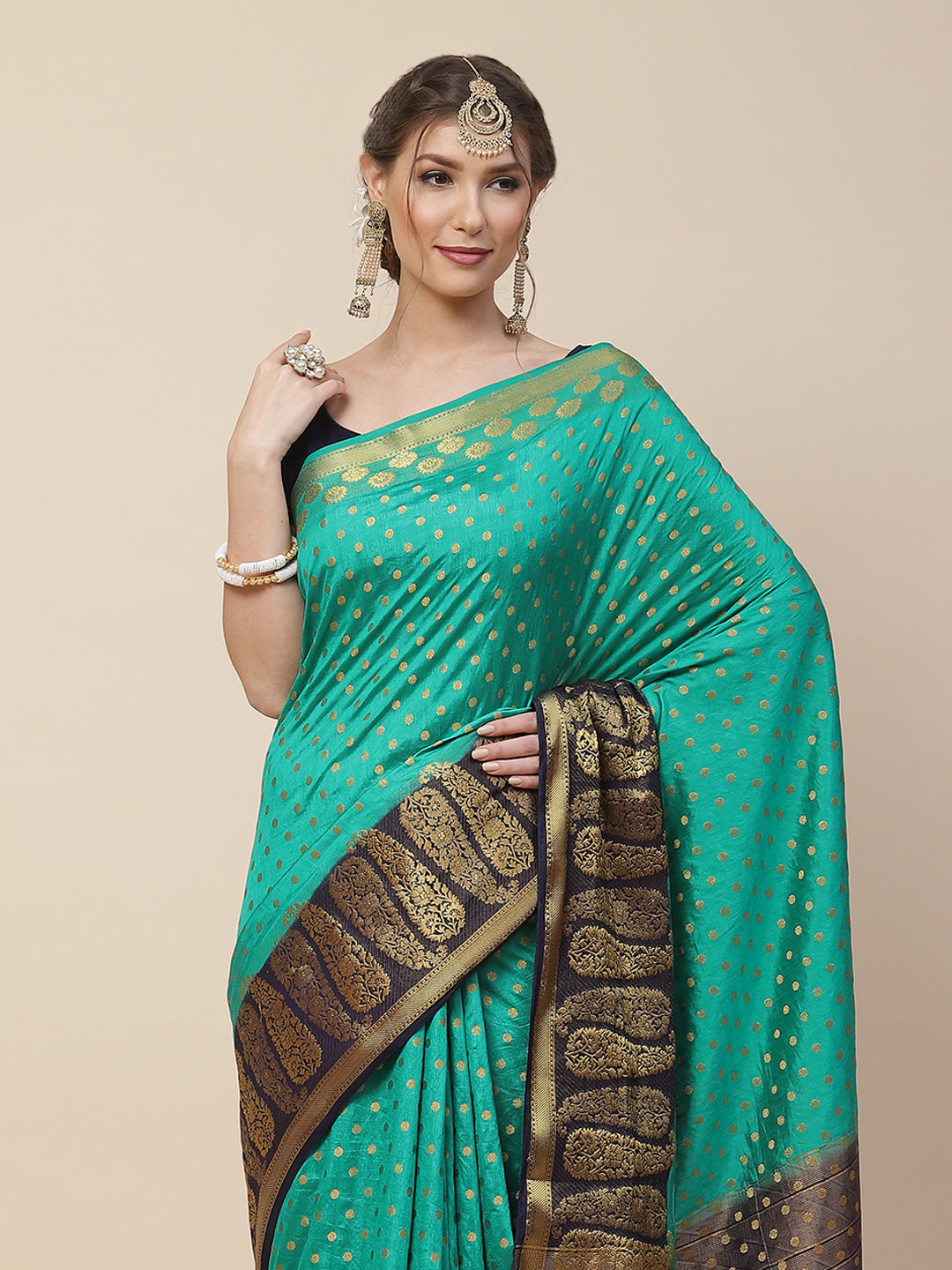 Zari Border Booti Art Handloom Woven Saree