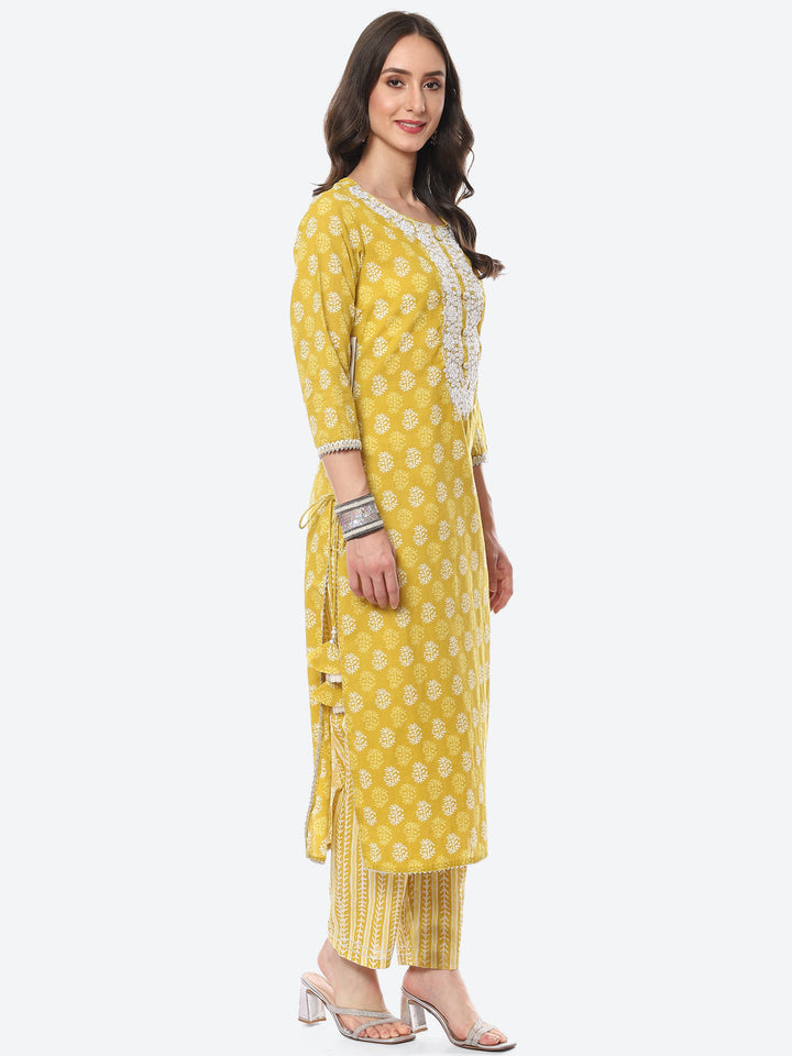 Zari Neck Embroidered Cotton Kurta With Pant