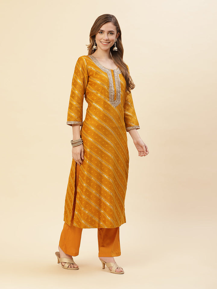 Printed &amp; Embroidered Neck Chnaderi Kurti With Pant