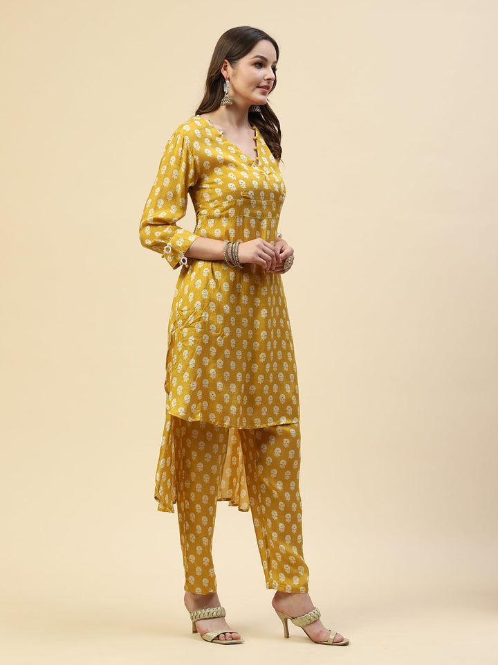 Floral Printed Muslin Kurta With Pants