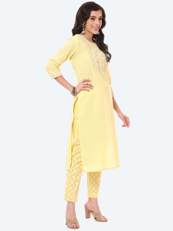 Zari Embroidered Yoke Printed Cotton Kurta With Pant